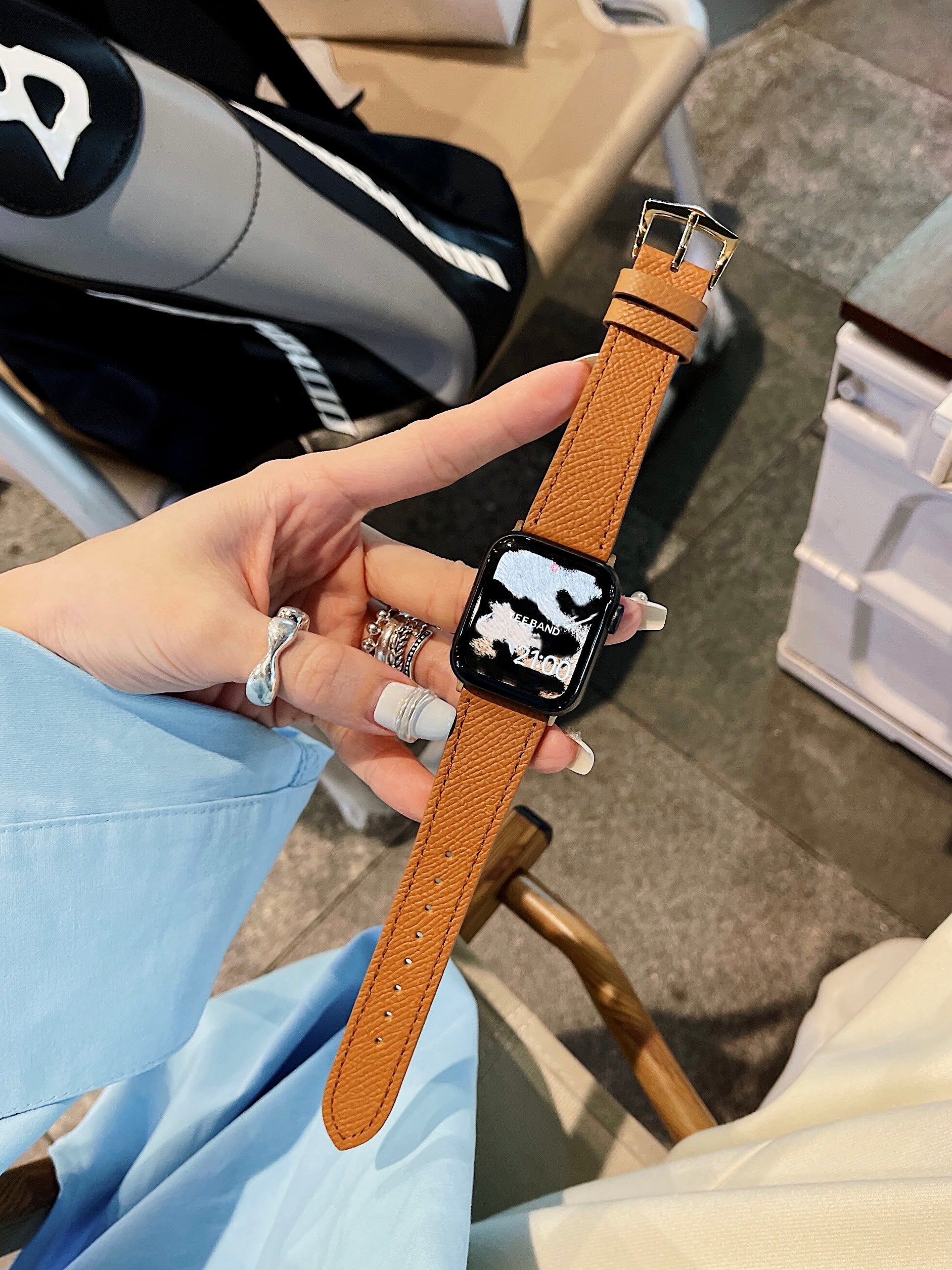 Genuine leather strap with lychee pattern and pointed buckle design for Applewatch