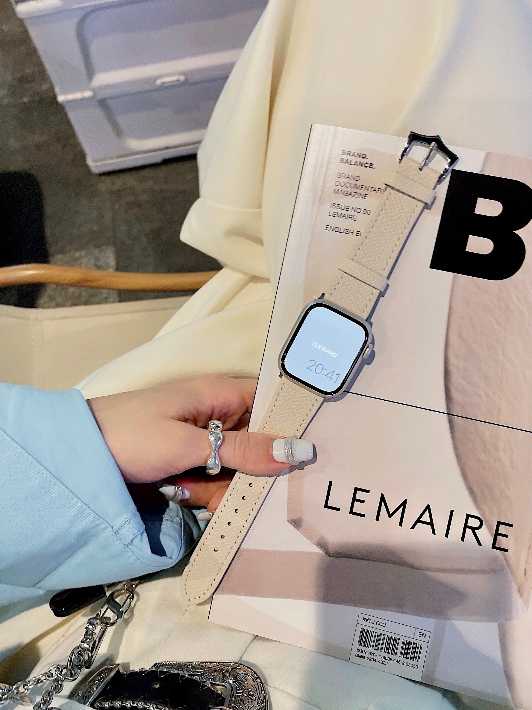 Genuine leather strap with lychee pattern and pointed buckle design for Applewatch