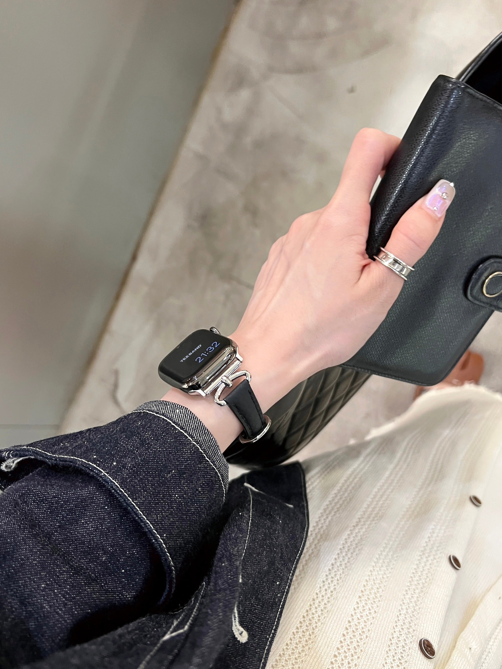 Litchi grain design scimitar horseshoe leather strap