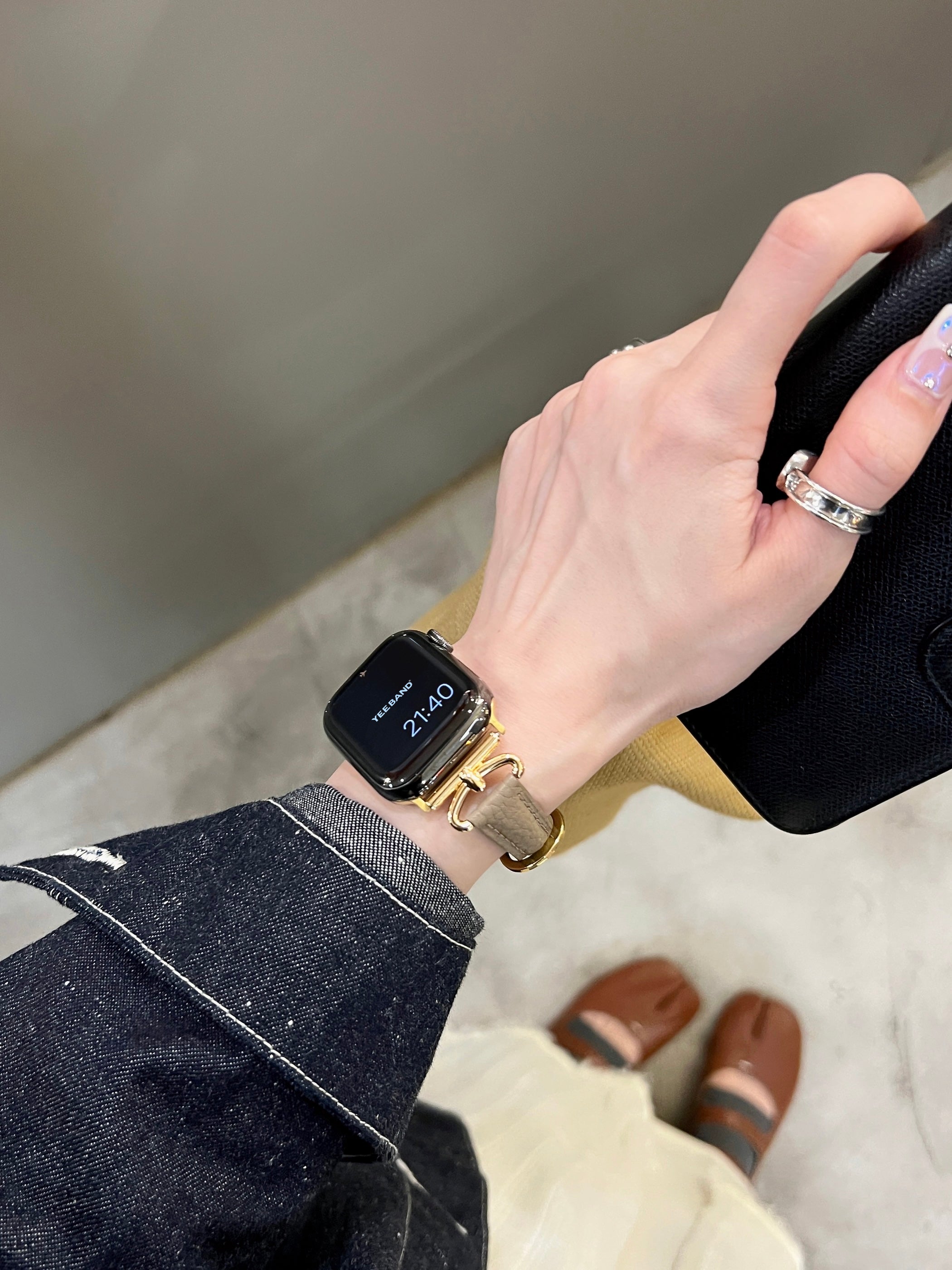 Litchi grain design scimitar horseshoe leather strap