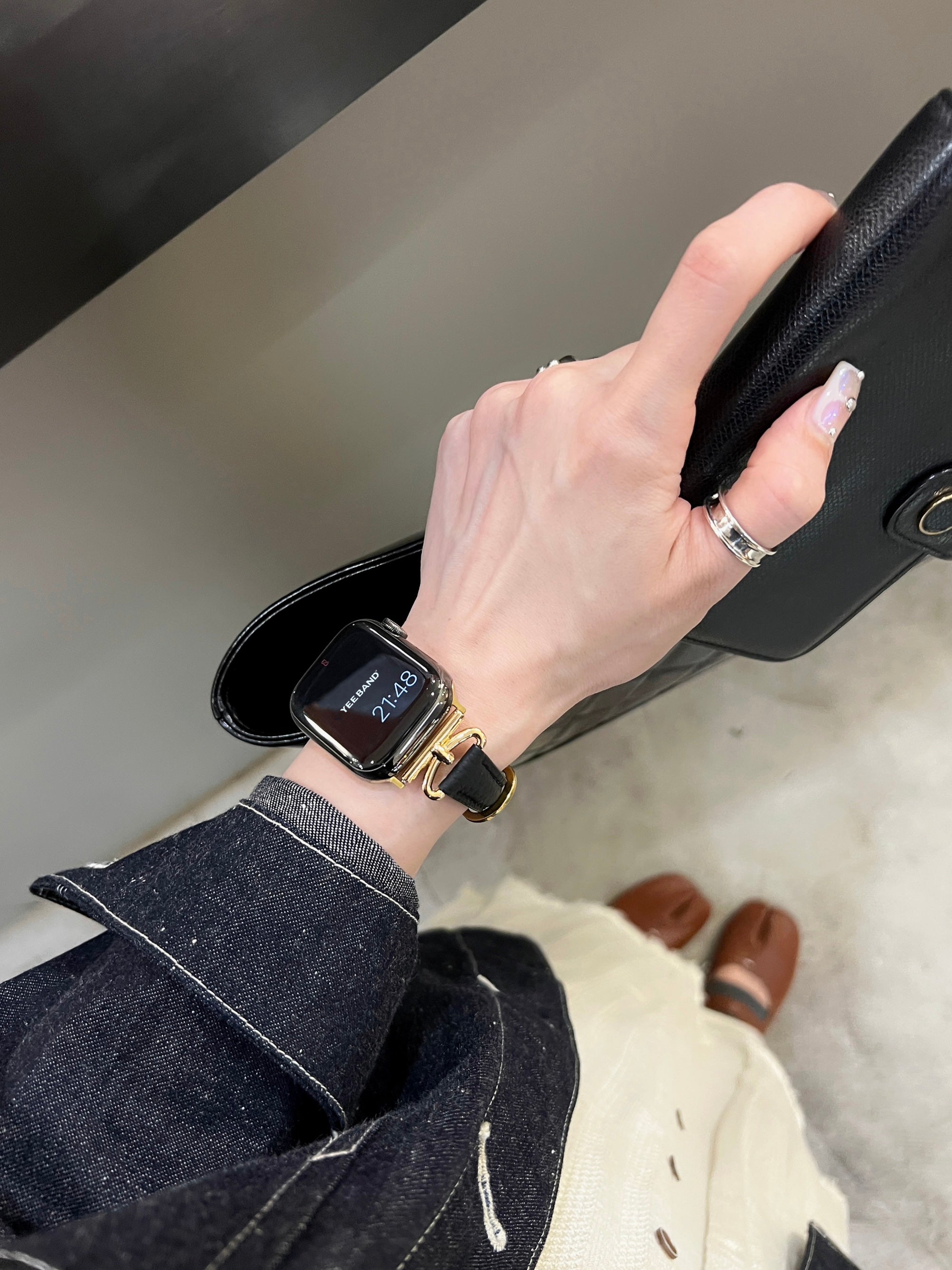 Litchi grain design scimitar horseshoe leather strap