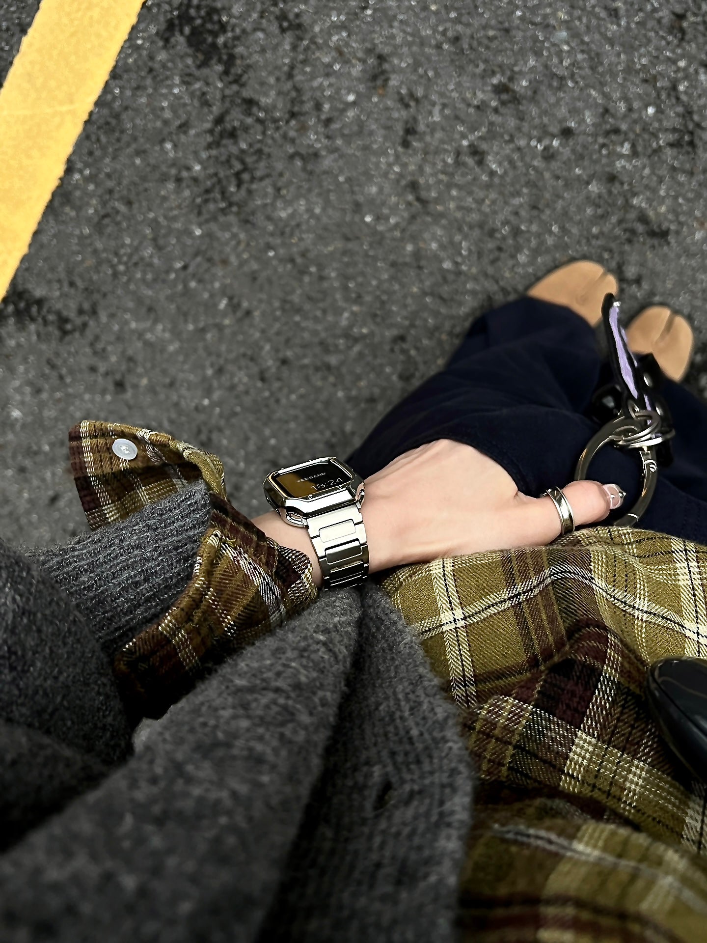 Stainless steel bracelet for men and women in a neutral style