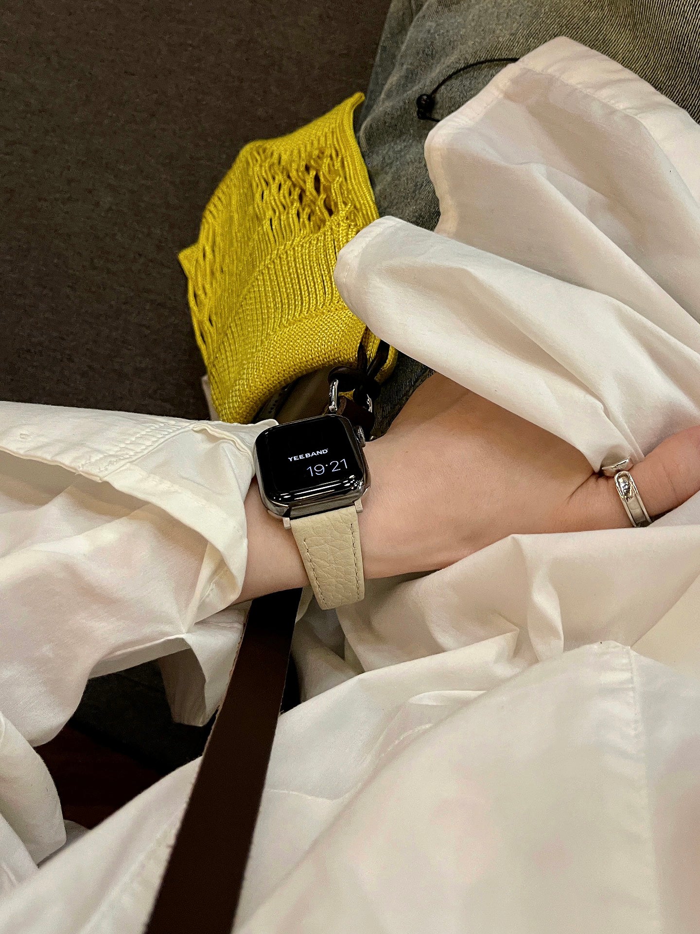 Magnetic Pebbled Leather Band