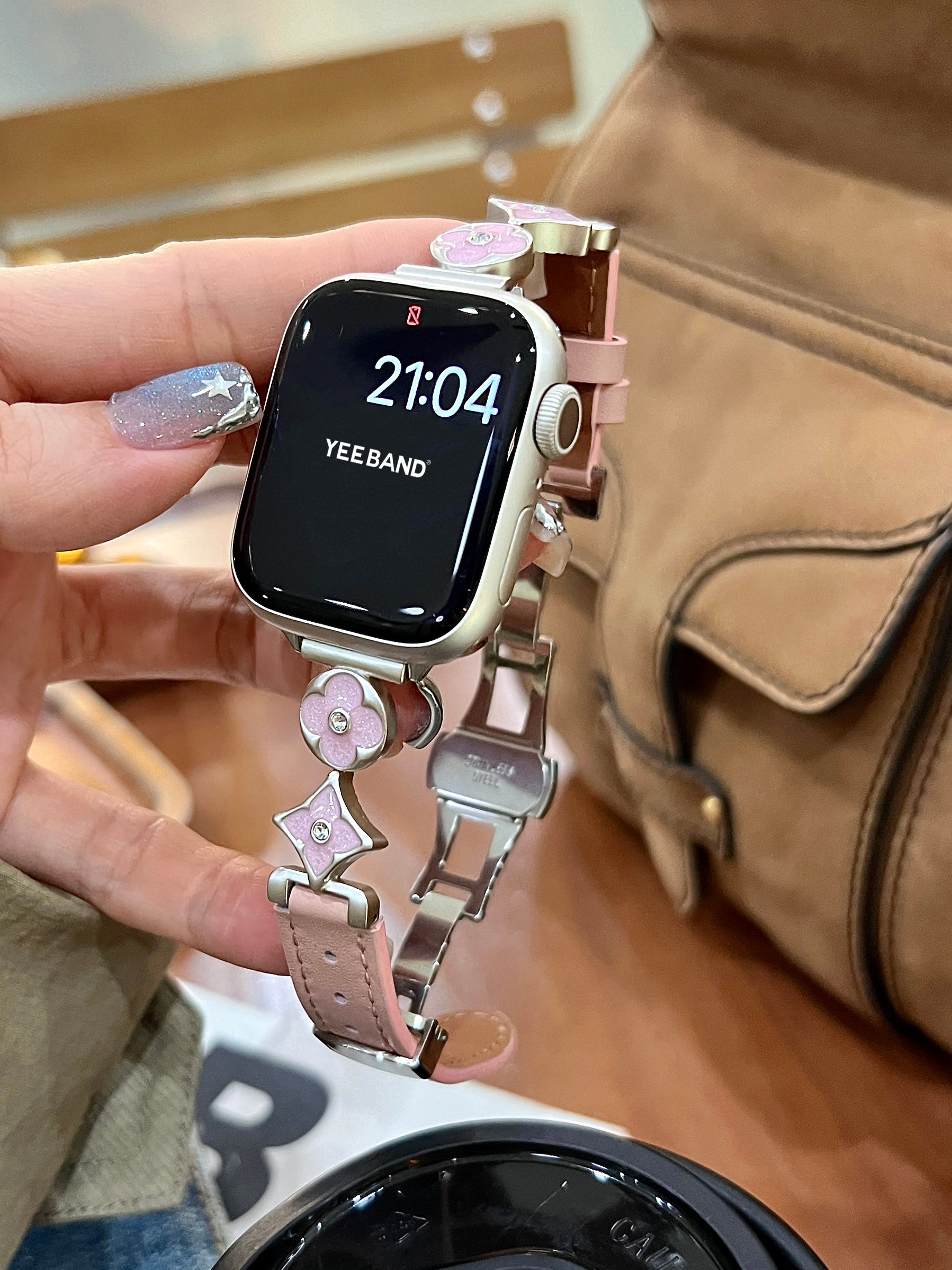 Enameled leather strap with tangerine flowers